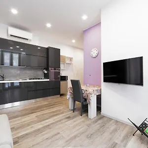 Apartment Guesthost - Lovely Near Piazza Firenze!, Milan